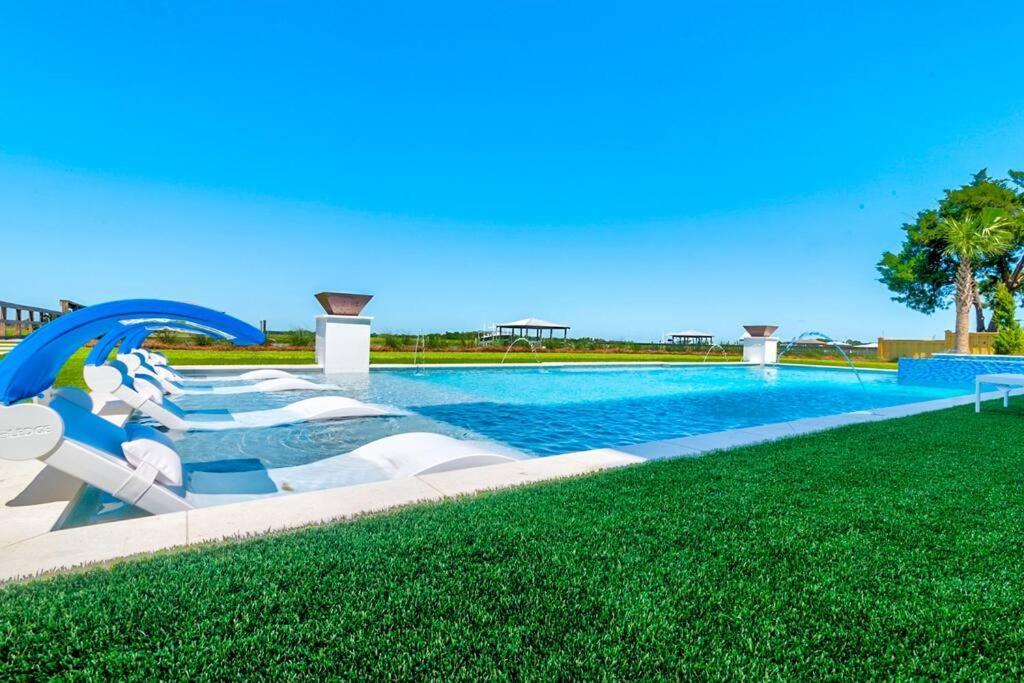 New Waterfront Home With Deep Water Dock 아일오브팜 외부 사진
