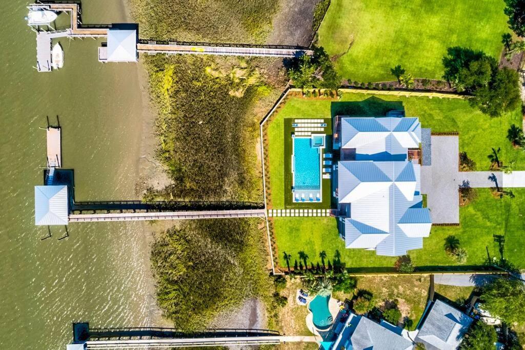 New Waterfront Home With Deep Water Dock 아일오브팜 외부 사진