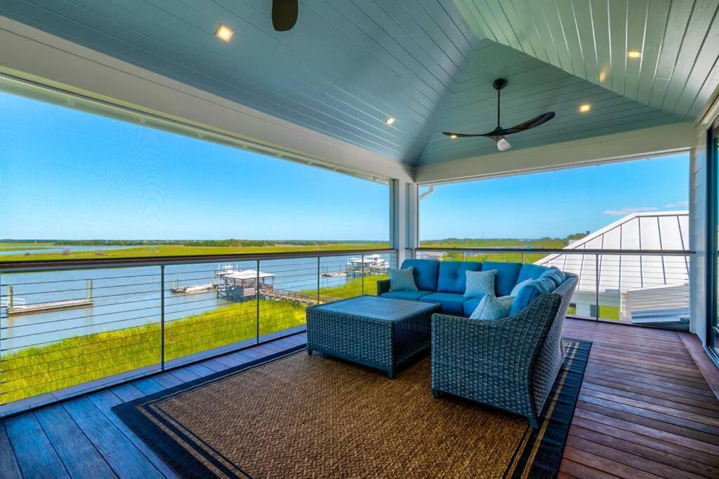 New Waterfront Home With Deep Water Dock 아일오브팜 외부 사진