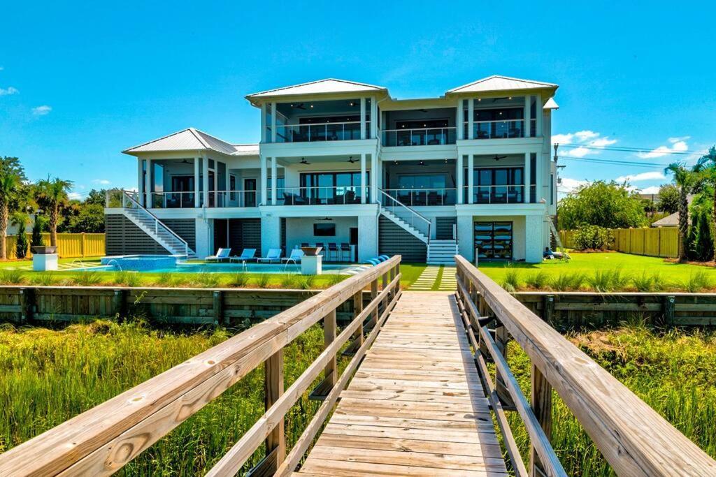 New Waterfront Home With Deep Water Dock 아일오브팜 외부 사진