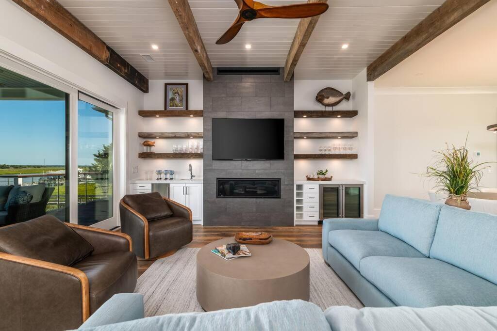 New Waterfront Home With Deep Water Dock 아일오브팜 외부 사진