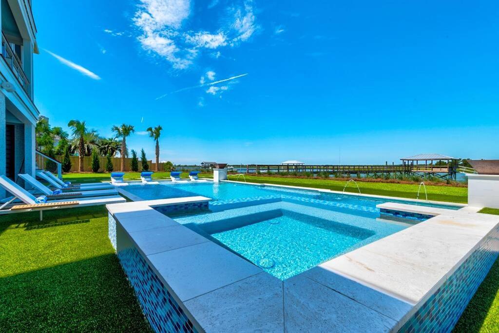 New Waterfront Home With Deep Water Dock 아일오브팜 외부 사진