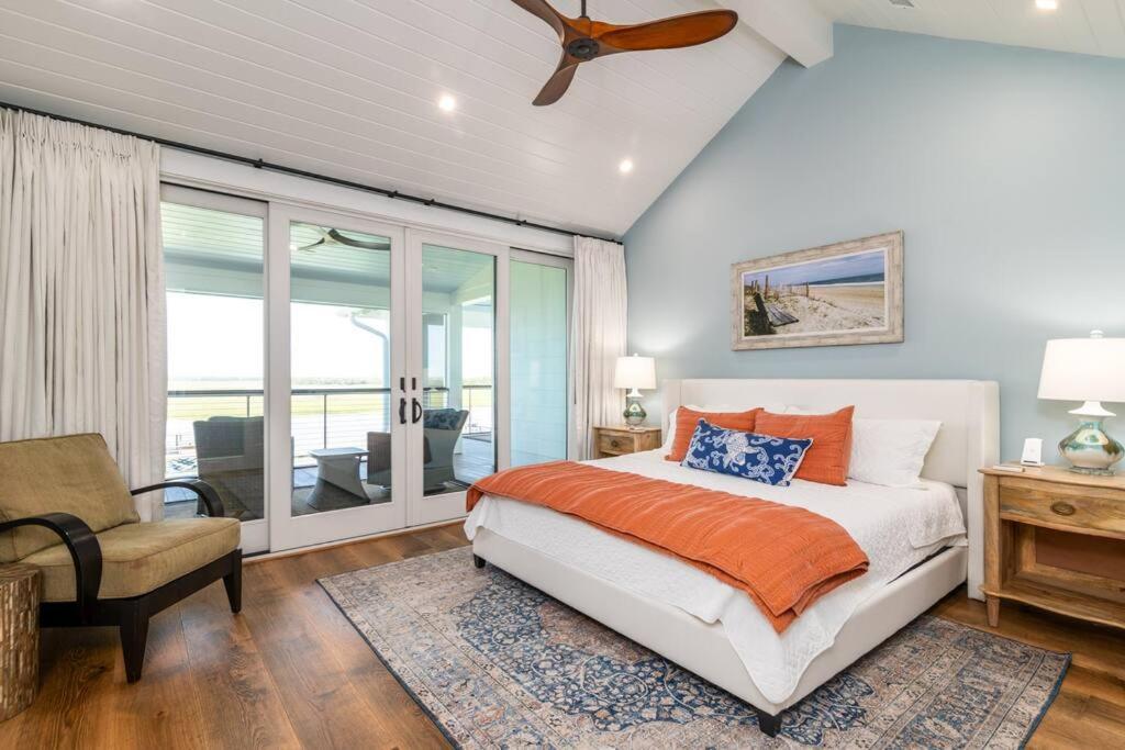 New Waterfront Home With Deep Water Dock 아일오브팜 외부 사진