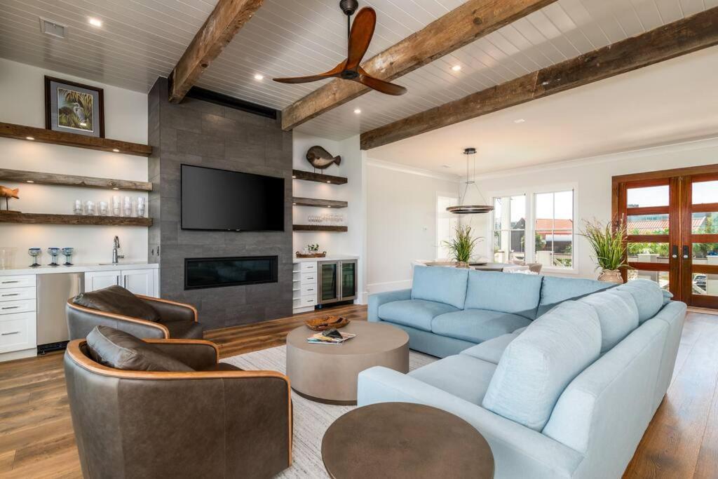 New Waterfront Home With Deep Water Dock 아일오브팜 외부 사진