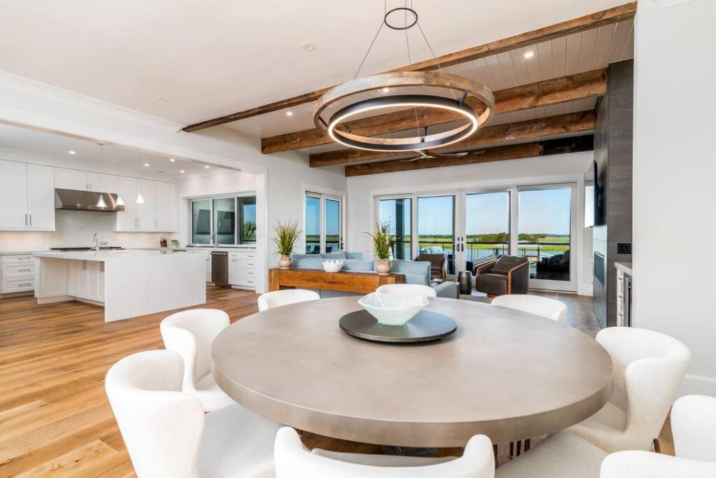 New Waterfront Home With Deep Water Dock 아일오브팜 외부 사진