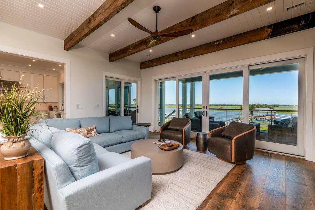New Waterfront Home With Deep Water Dock 아일오브팜 외부 사진