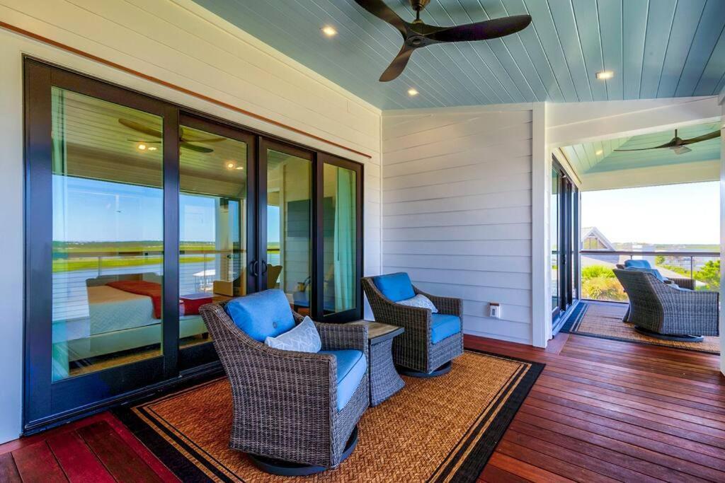 New Waterfront Home With Deep Water Dock 아일오브팜 외부 사진