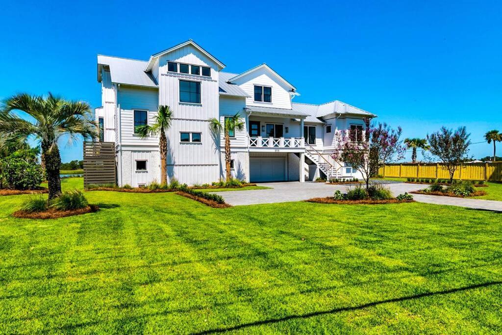 New Waterfront Home With Deep Water Dock 아일오브팜 외부 사진